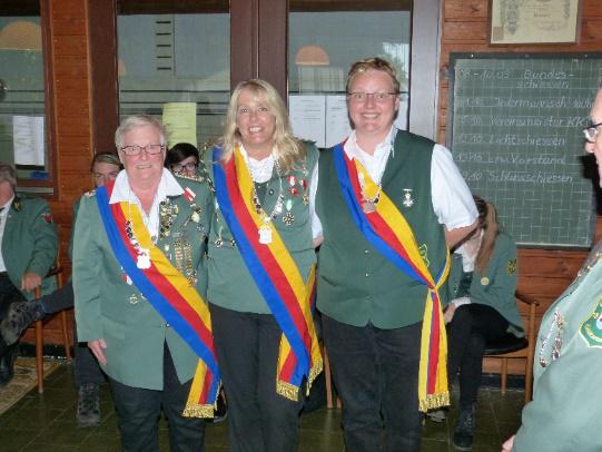 ImageIm September 2017 wurden beim Bundesschießen des NFSB in Niebüll Claudia Petersen Königin und Ellionor Nissen Kronprinzessin